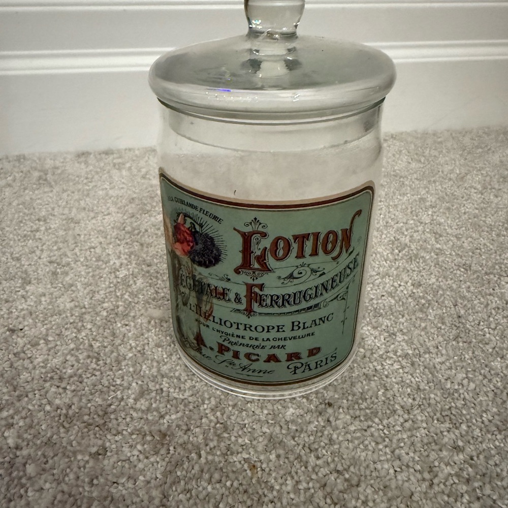 Vintage inspires Glass Apothecary Jar with Lid
